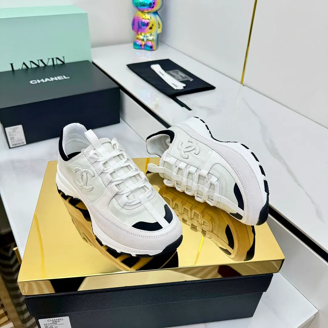 👟👟Ex-factory price 600👟👟High quality! ! ! CHANEL Chanel 25A latest thick-soled casual sports shoes. The counter is synchronized. The counter is very popular. It is a shoe that is very difficult to buy. The most popular thick-soled casual shoes on the Internet. As you can imagine, the most popular thick-soled casual shoes can not be missed. It has both good looks and comfort. Simple and versatile. The thick sole increases the height and is super versatile. Whoever wears it will look better. Upper: cowhide stitching. Lining: breathable mesh. Outsole: TPU original outsole. Size: 35-41 👉